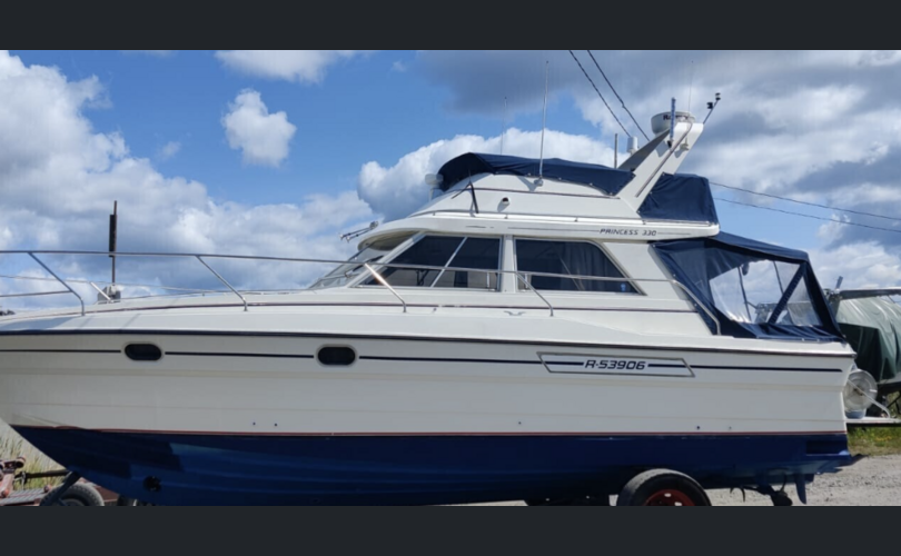 Princess 330 Fly-kuva-14